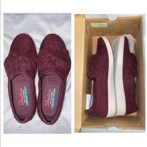 Sketchers Air cooled memory foam burgundy